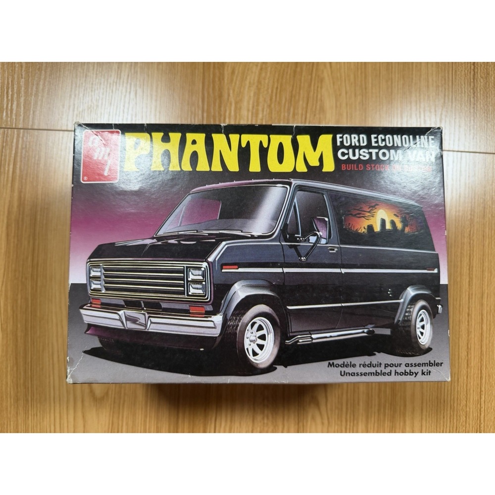 AMT 1/25 Phantom Ford Econoline Custom Van Model Kit #AMT767 Started / Partial